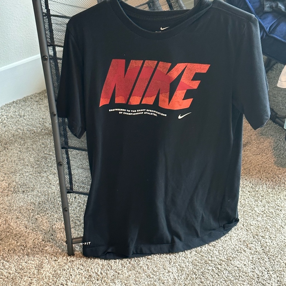 Black and Red Nike T-Shirt (S)